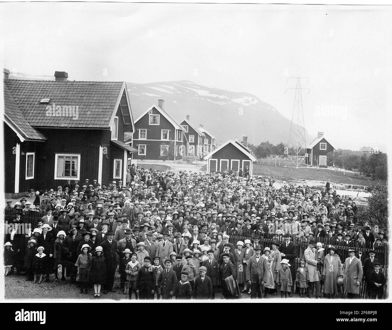 Le personnel du chemin de fer et leurs familles pour la fête du milieu de l'été. Banque D'Images