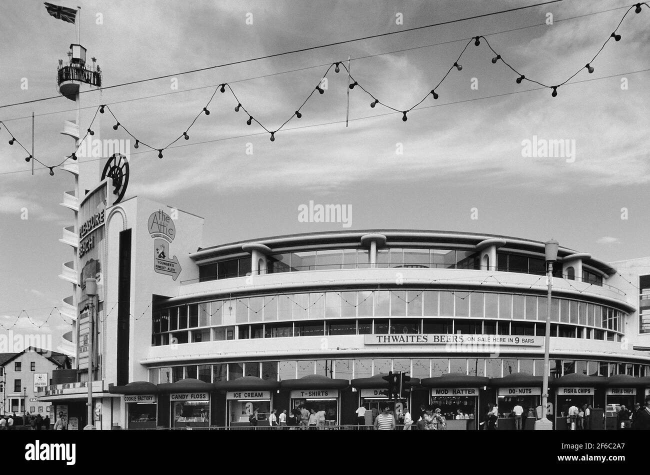 Le bâtiment du Casino à Blackpool Pleasure Beach, Blackpool, Lancashire, Angleterre, Royaume-Uni. Vers les années 1990 Banque D'Images