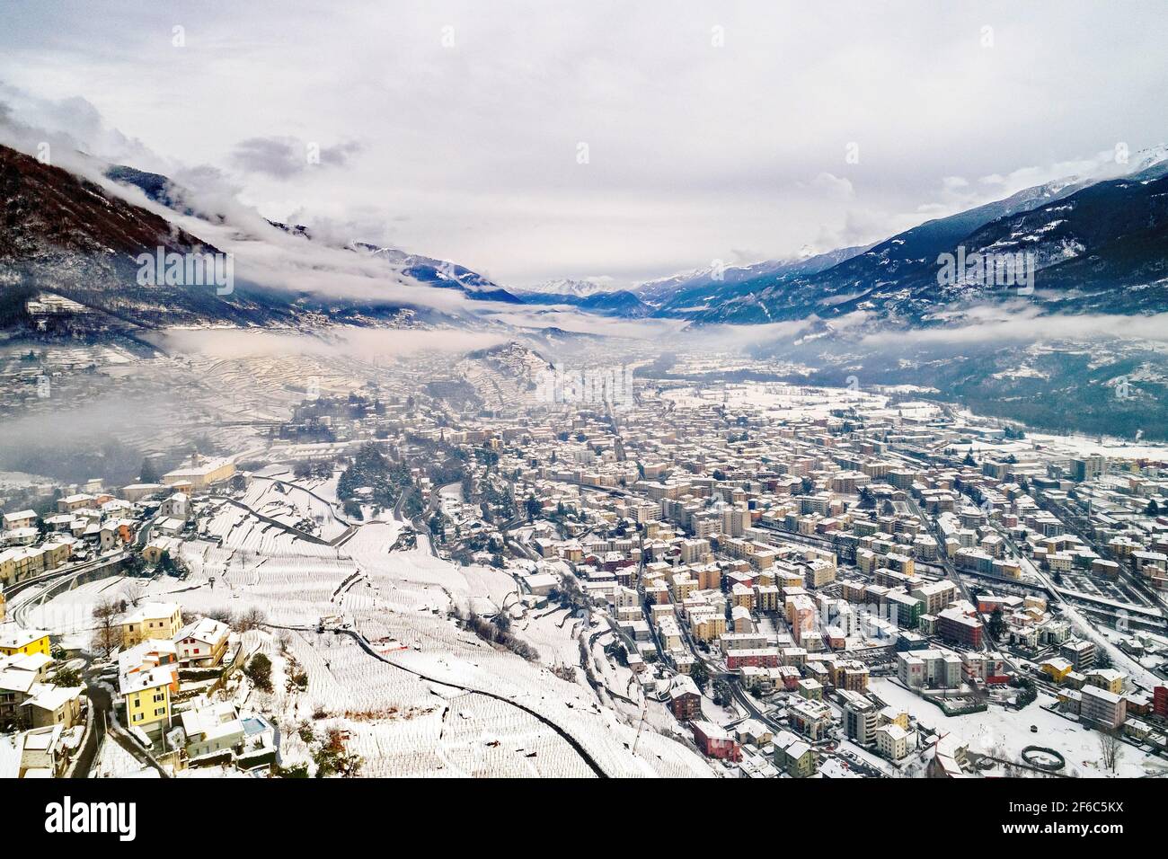 Valtellina (IT), Sondrio, vue aérienne d'hiver Banque D'Images