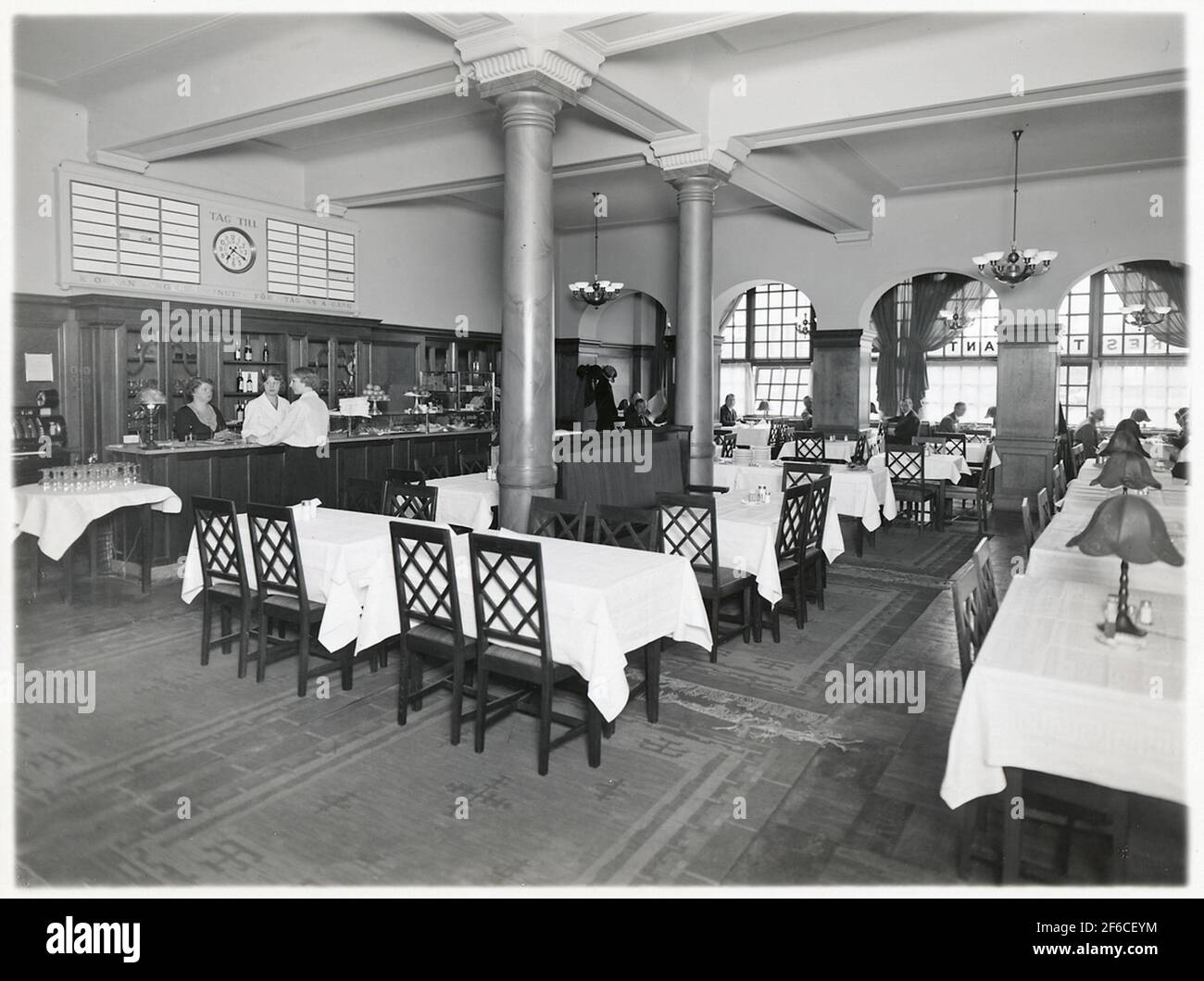 Le restaurant, la gare centrale de La cloche sonne cinq