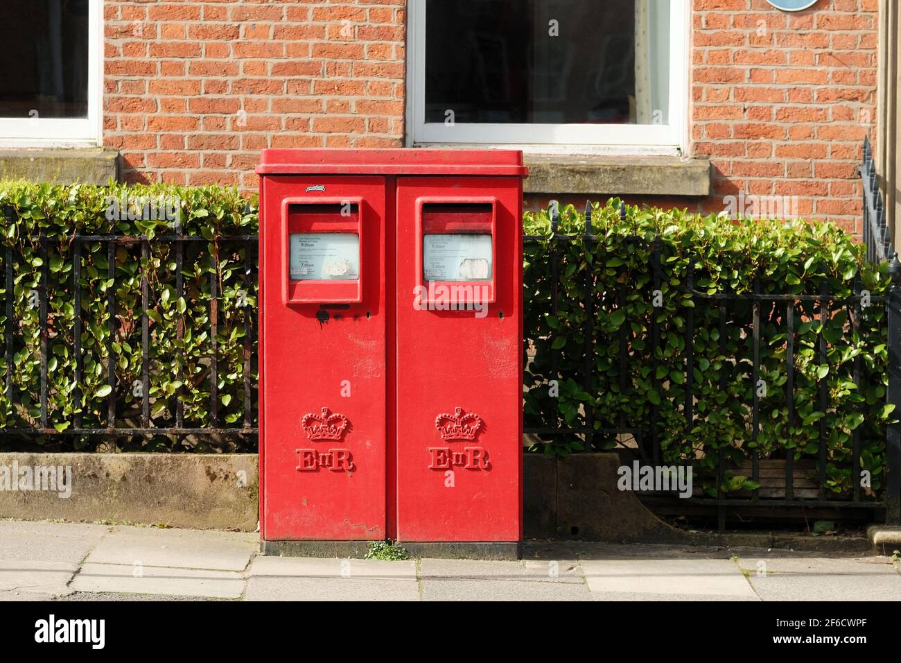 Preston, Royaume-Uni. Boîtes carrées, rouges Royal Mail Post Banque D'Images
