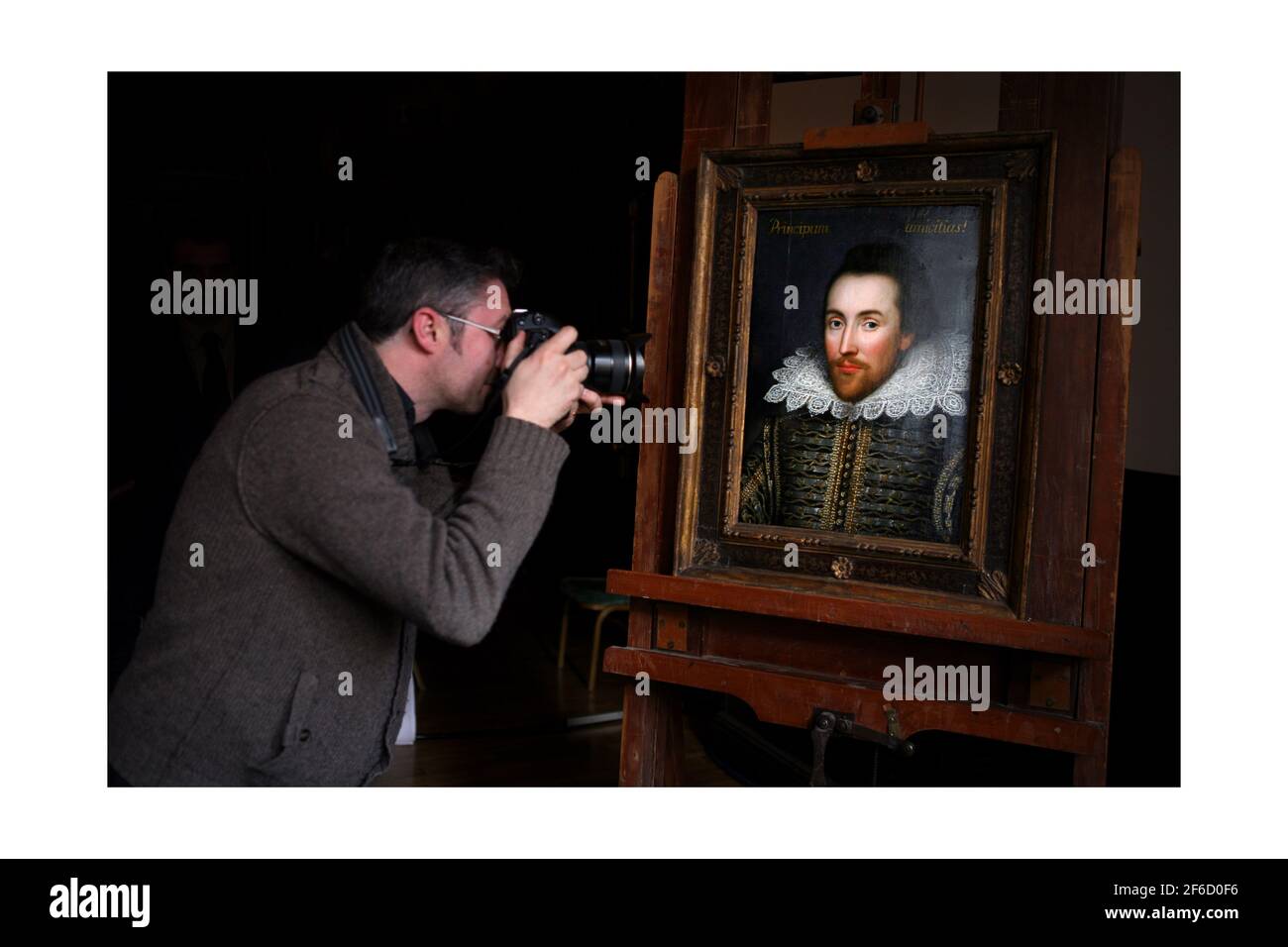 Dévoilé aujourd'hui, un portrait de William Shakespeare peint en 1610, il est considéré comme la seule photo de William Shakespeare survivant peint dans sa vie.le portrait doit être exposé au Shakespeare Birthplace Trust à Stratford-upon-Avon le 23 avril 2009.photo par David Sandison Banque D'Images