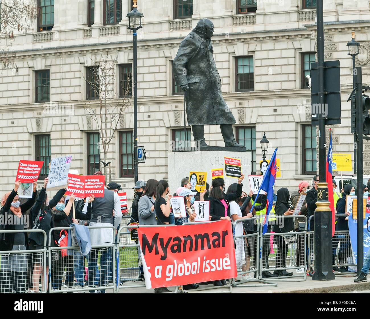 Londres, Royaume-Uni. 31 mars 2021. Une protestation contre le régime militaire au Myanmar en dehors des chambres du Parlement crédit: Ian Davidson/Alay Live News Banque D'Images