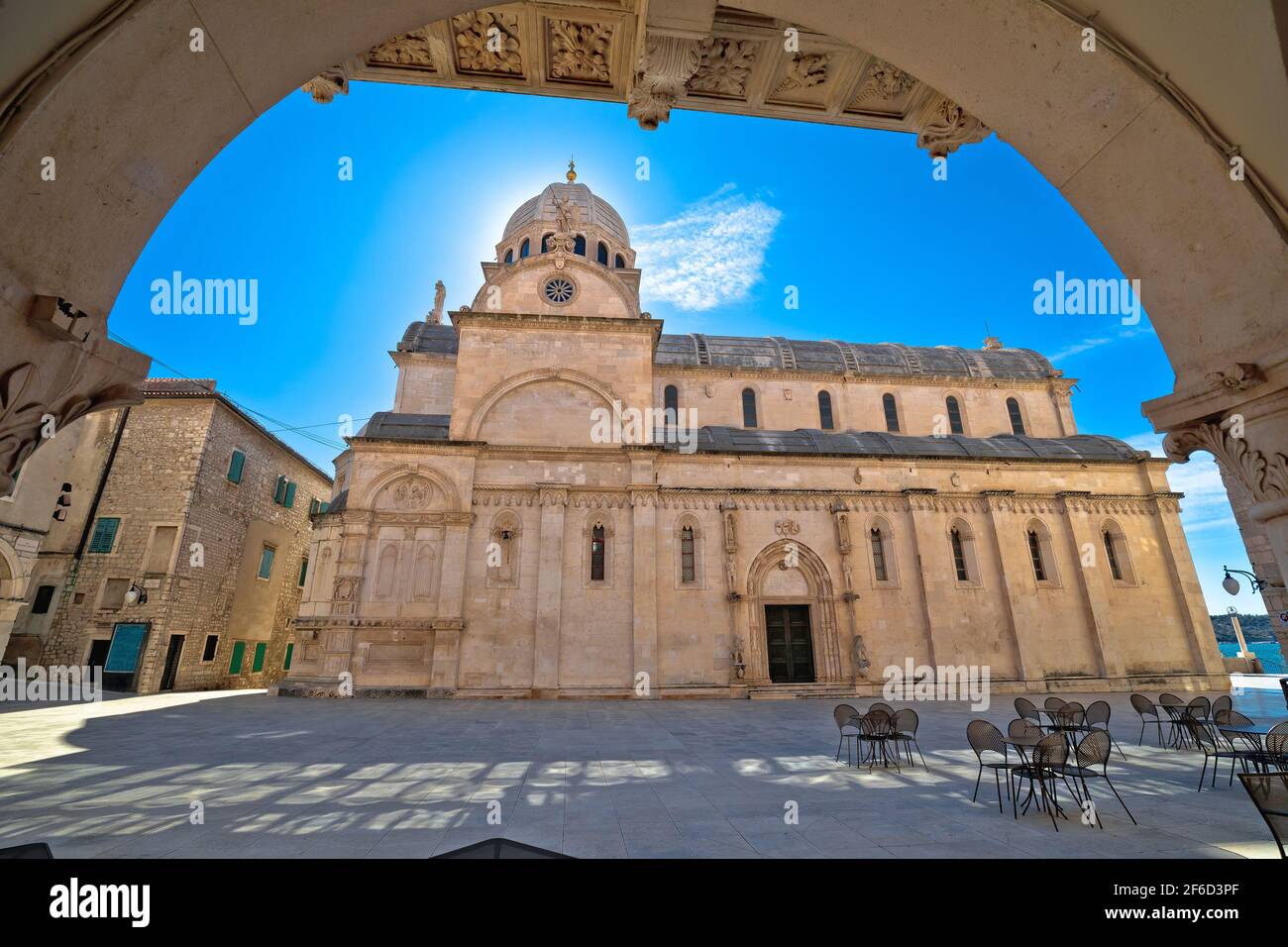 Cathédrale de Sibenik, vue sur la place St James, site classé au patrimoine mondial de l'UNESCO, région de Dalmatie en Croatie Banque D'Images