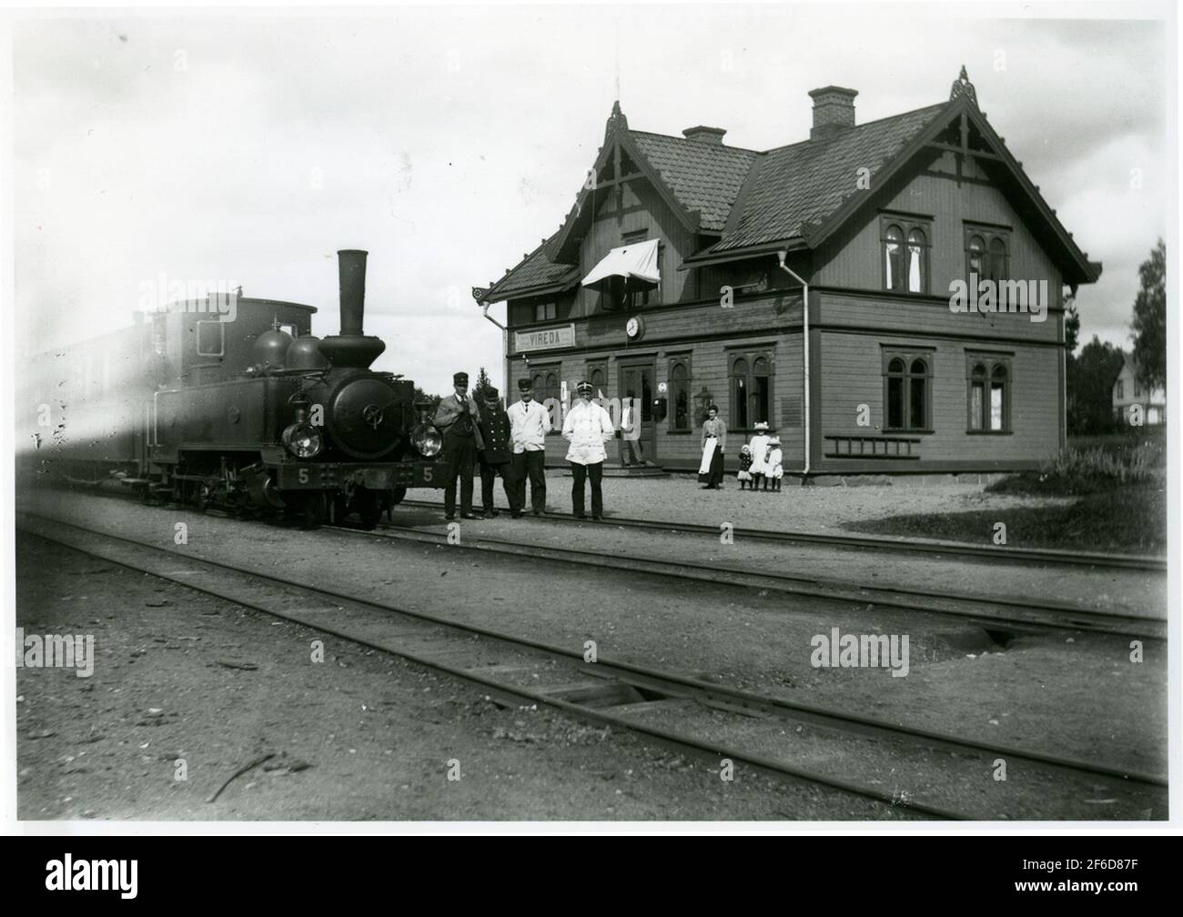 Jönköping - chemin de fer de Gripenberg, JGJ Lok 5 en train à la gare de Vierreda.Den 14 septembre 1913. Banque D'Images