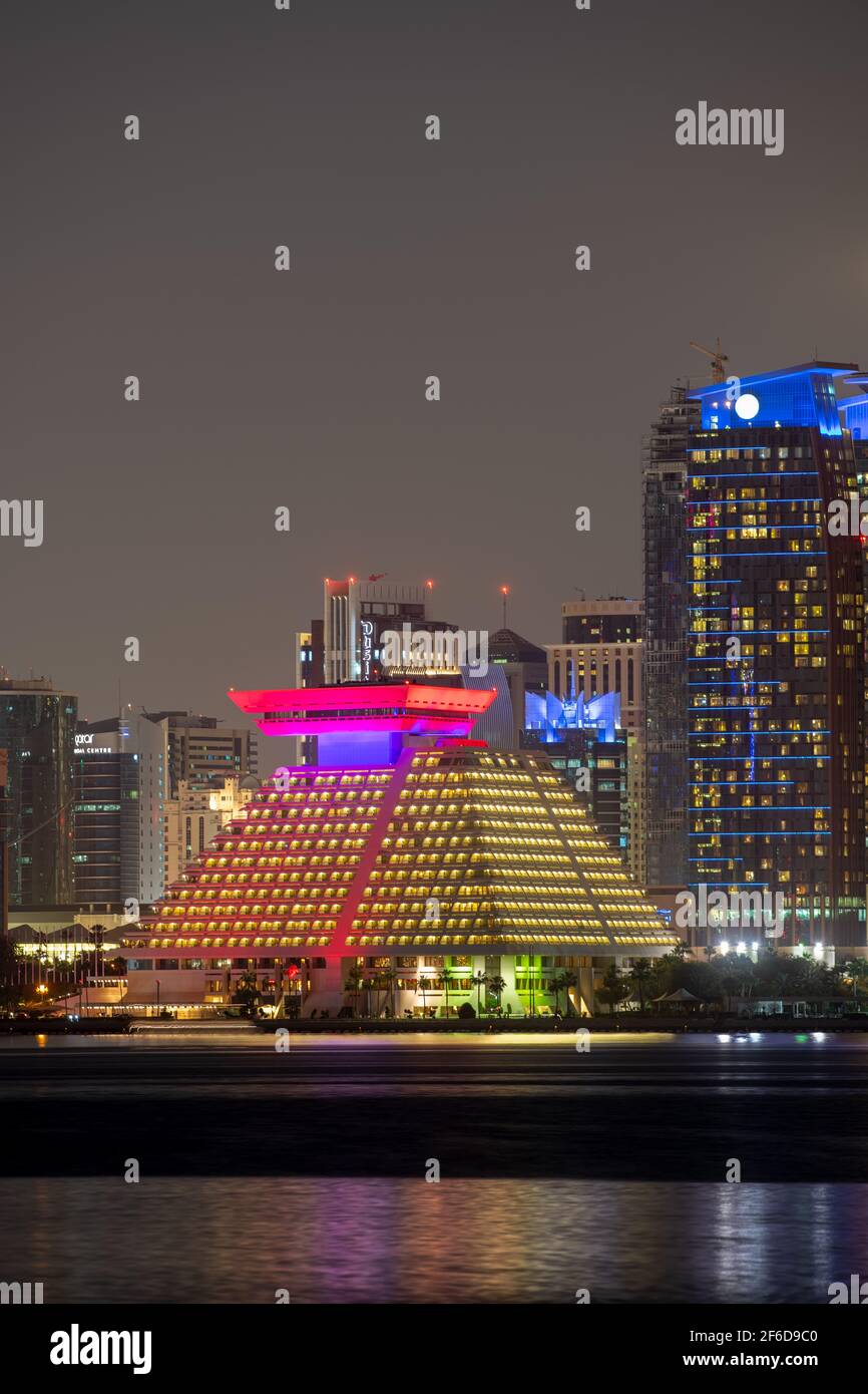 Hôtel Sheraton Grand Doha Resort and Convention à Doha Night Vue Banque D'Images