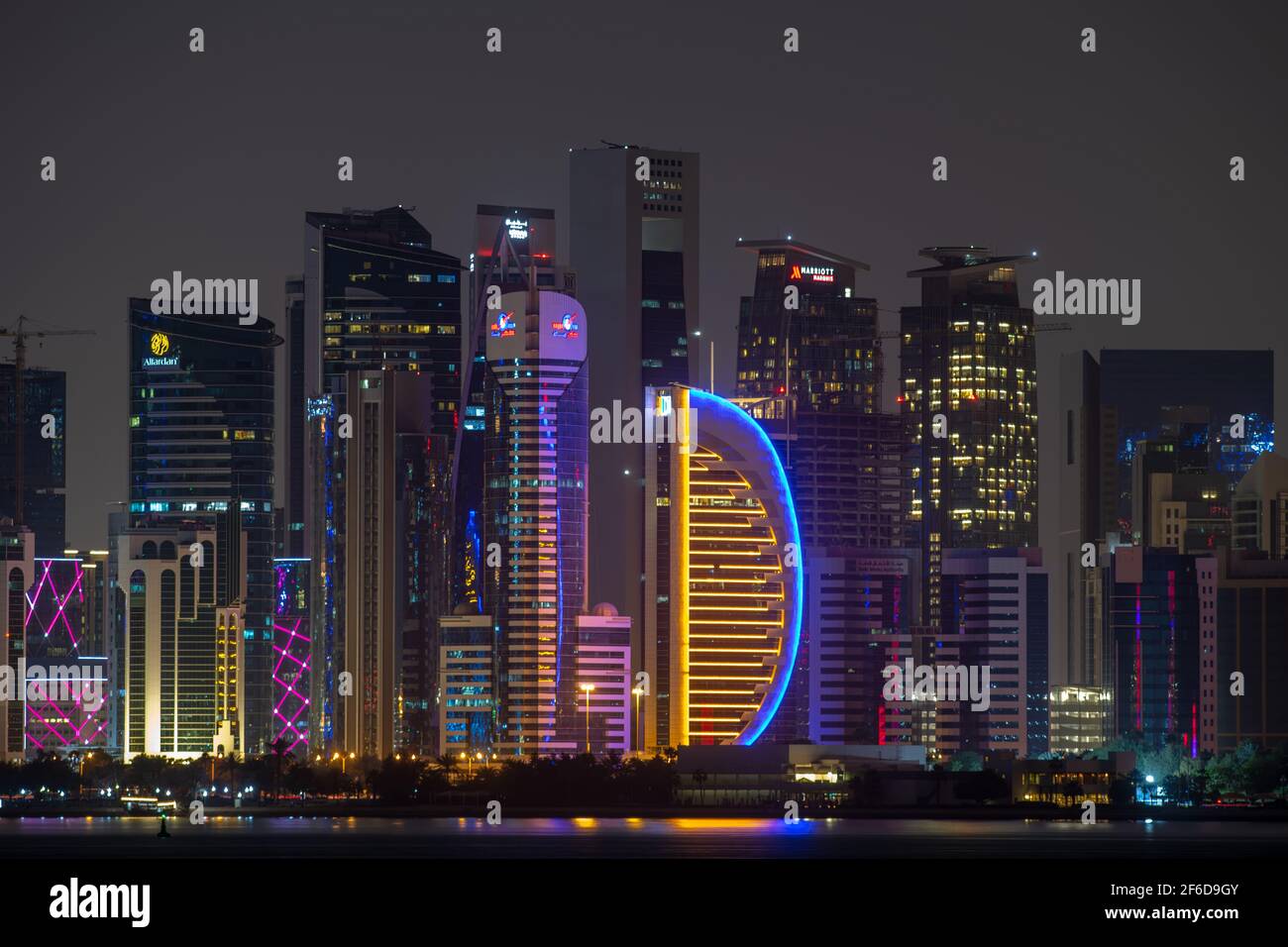 Vue panoramique de Doha, Qatar au lever du soleil Banque D'Images
