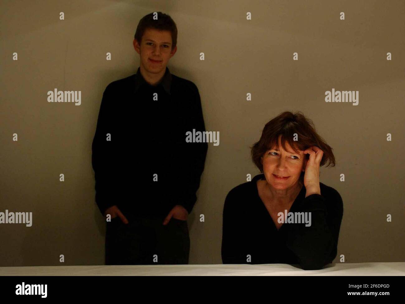 CELIA DODD ET SON FILS. 8/1/04 PILSTON Banque D'Images