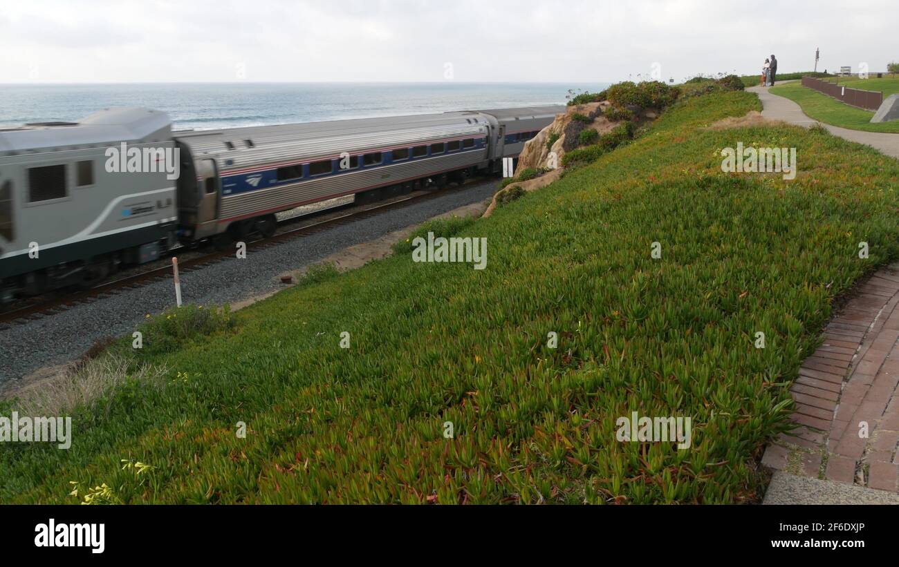 Del Mar, Californie Etats-Unis - 23 janv. 2020: Pacific surfliner train, Travel Ocean Beach. Chemin de fer passager, transport en commun. Express rapide Intercity Comput Banque D'Images