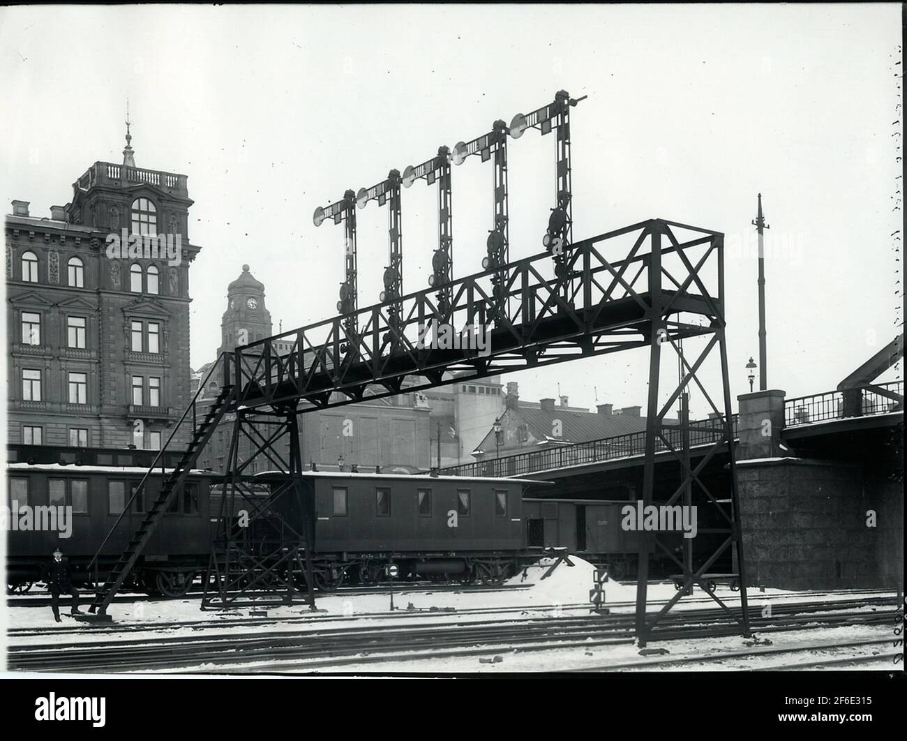 Pont de signalisation de Stockholm sur l'année du tribunal central. Banque D'Images