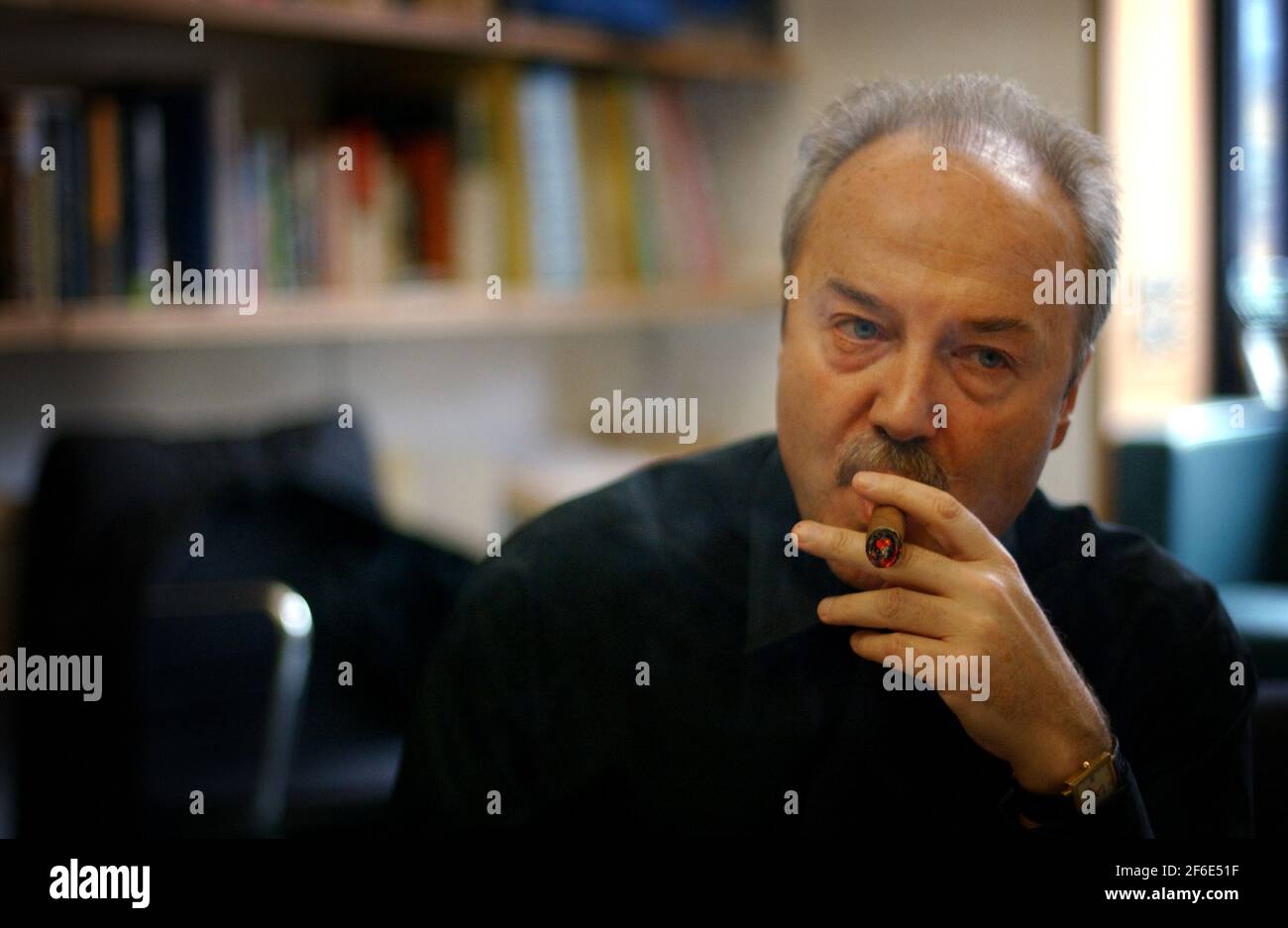 GEORGE GALLOWAY DANS SON BUREAU DE WESTMINSTER.4/4/03 PILSTON Banque D'Images