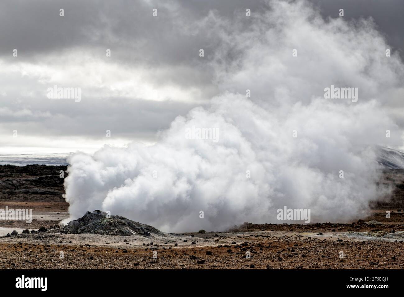 Namafjall, Islande. 22 mai 2015. Namafjall (Hverir) est une zone géothermique à haute température avec un ensemble de solfataras bouillonnants, fumeroles et piscines de boue Banque D'Images