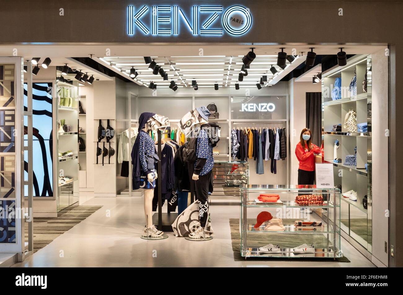 Hong Kong, Chine. 31 mars 2021. Maison de mode de luxe française appartenant à LVMH et fondée par le designer japonais Kenzo Takada, Kenzo, magasin vu à Hong Kong. (Photo de Budrul Chukrut/SOPA Images/Sipa USA) crédit: SIPA USA/Alay Live News Banque D'Images