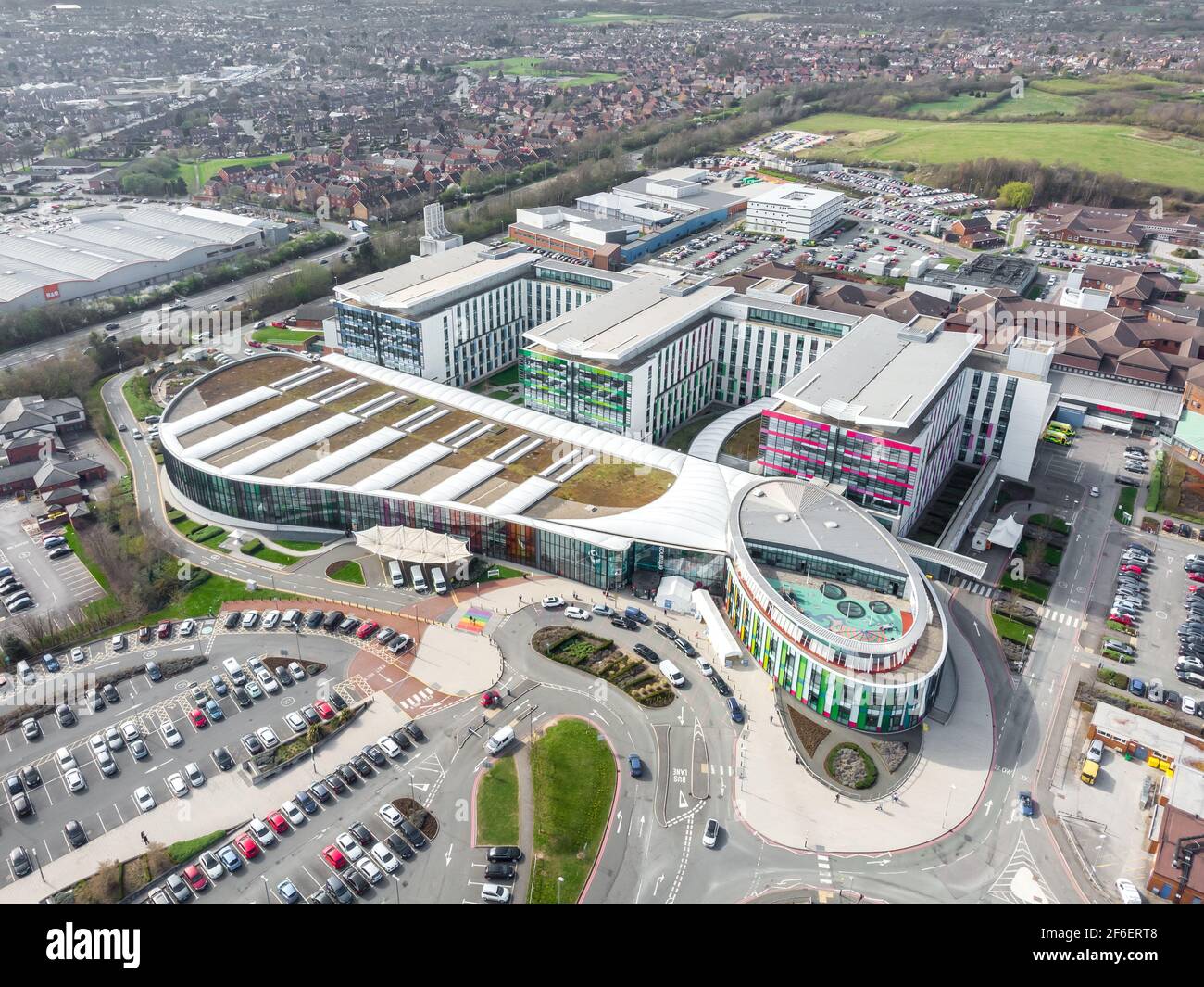 Kings Mill Hospital Mansfield Nottingham moderne nouveau bâtiment NHS coloré architecture vue aérienne photographie de drone urgence centre médical santé Banque D'Images