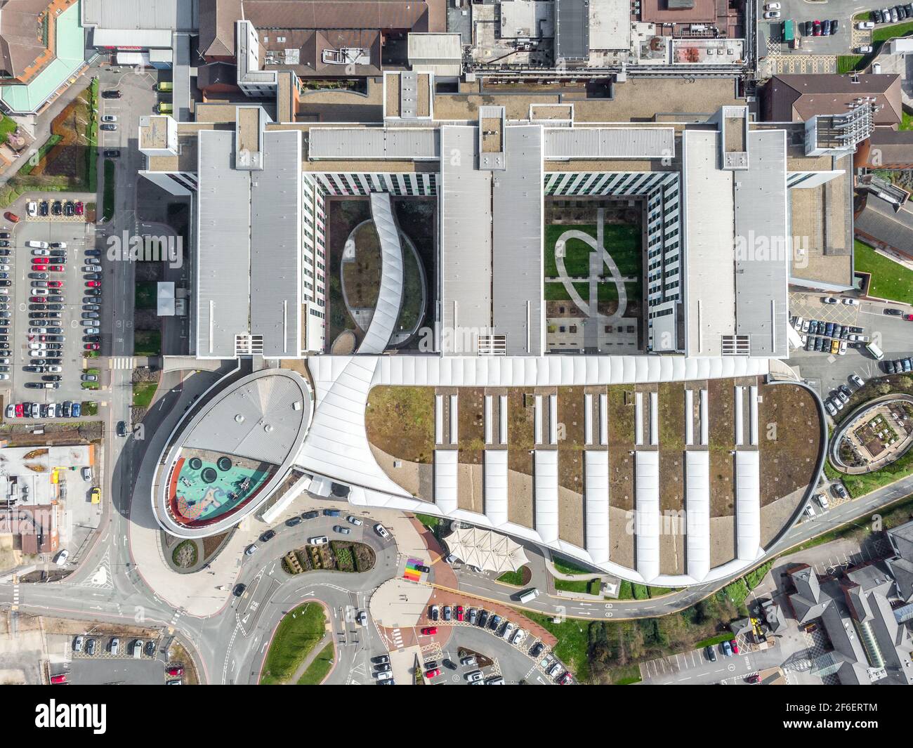 Kings Mill Hospital Mansfield Nottingham moderne nouveau bâtiment NHS coloré architecture vue aérienne photographie de drone urgence centre médical santé Banque D'Images