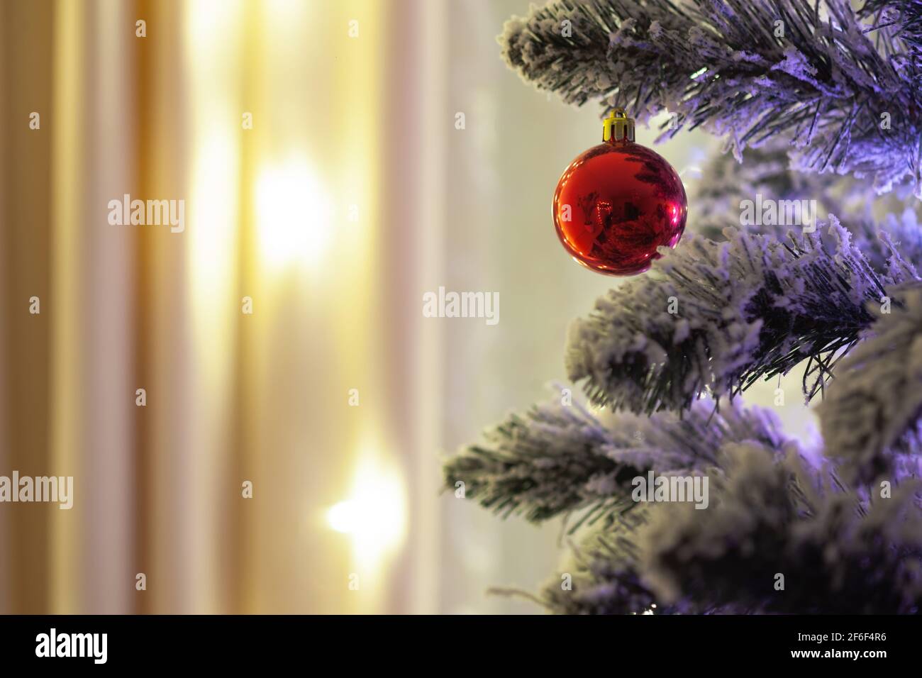 Jouets d'arbre de Noël sur l'arbre de Noël Banque D'Images