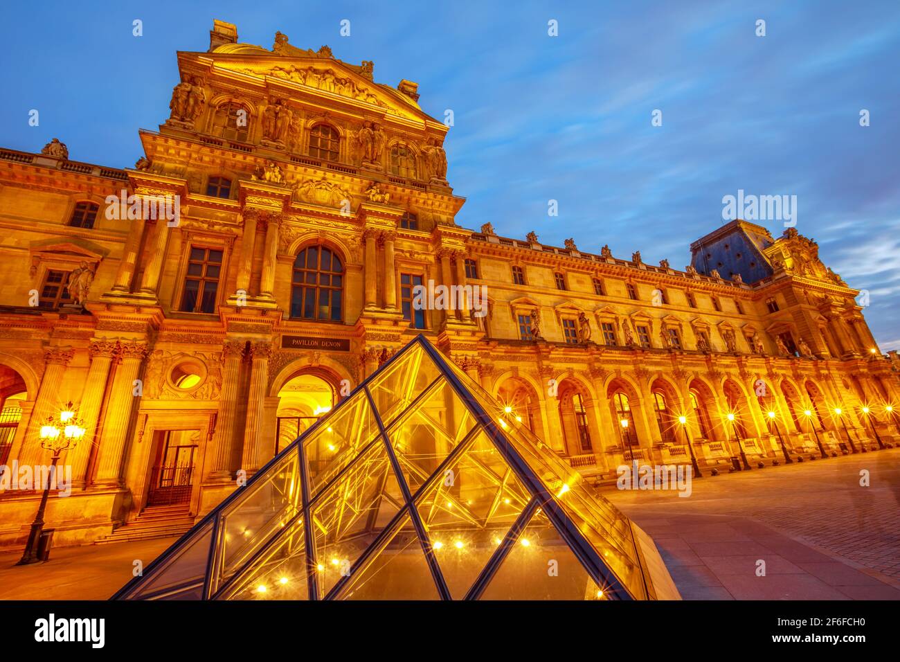 Miroir du musée du Louvre Banque D'Images