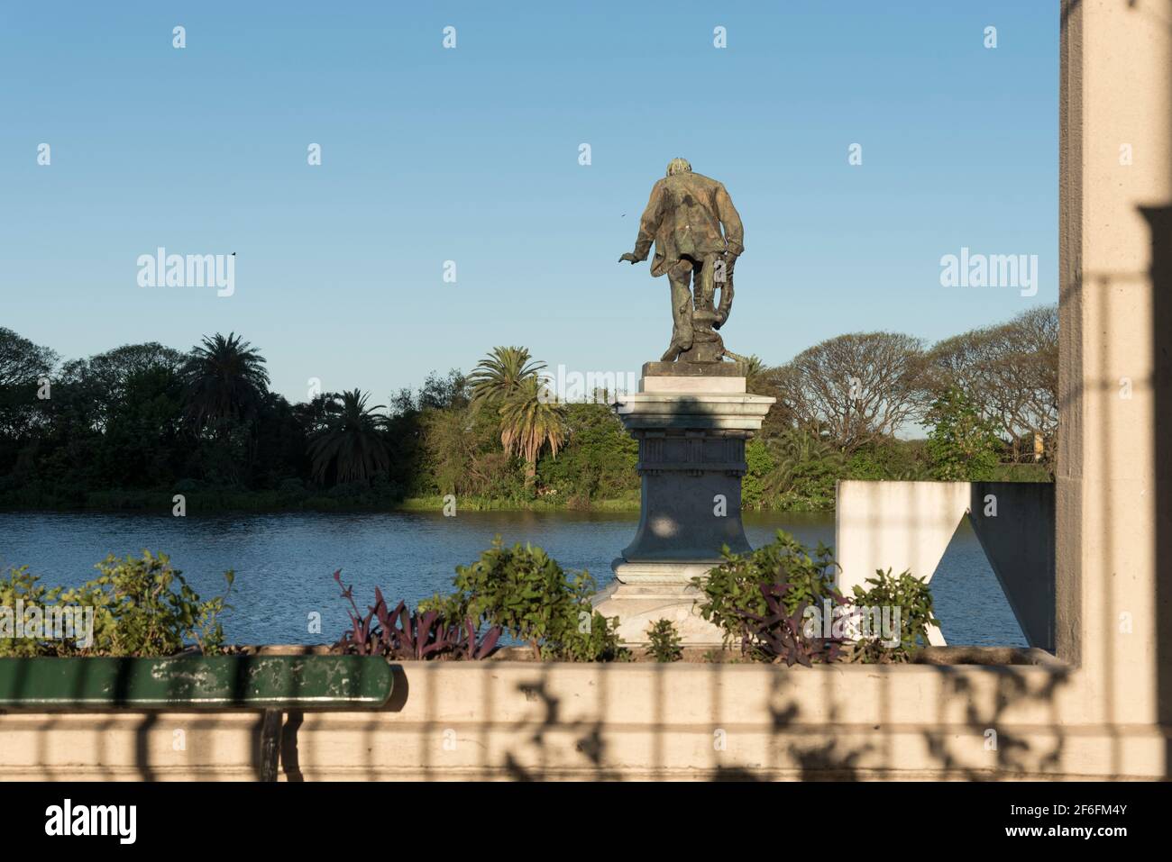 Capitale fédérale, Buenos Aires, Argentine; 31 octobre 2019: Monument à Luis Viale, sculpture de l'artiste italien Eduardo Tabacchi, situé sur la Costa Banque D'Images