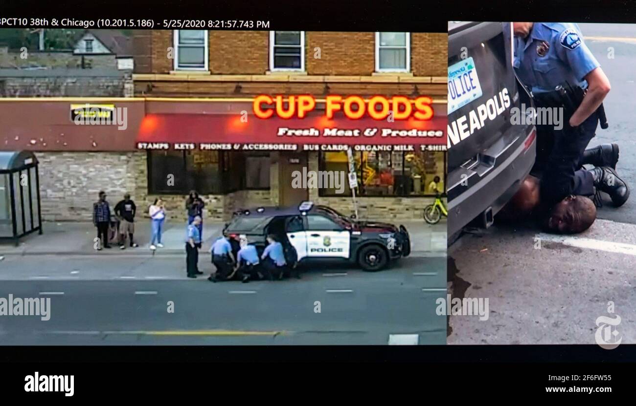 Le 31 mars 2021, Minneapolis, Minnesota, États-Unis - le troisième jour du procès de l'ancien policier de Minneapolis, Derek Chauvin, le ministère public montre au jury et au témoin sur la stand l'écran partagé de la vidéo de sécurité (à gauche) et la vidéo d'observateur de l'arrestation de George Floyd. Chauvin a été capturé sur bande le 25 mai 2020 en appuyant son genou sur le cou de M. Floyd pendant environ neuf minutes au cours d'une arrestation. Chauvin a par la suite été accusé de meurtre au deuxième degré et d'homicide involontaire coupable. La mort de Floyd a suscité l'indignation partout dans le monde et a entraîné des manifestations massives contre la brutalité policière et le racisme. Banque D'Images