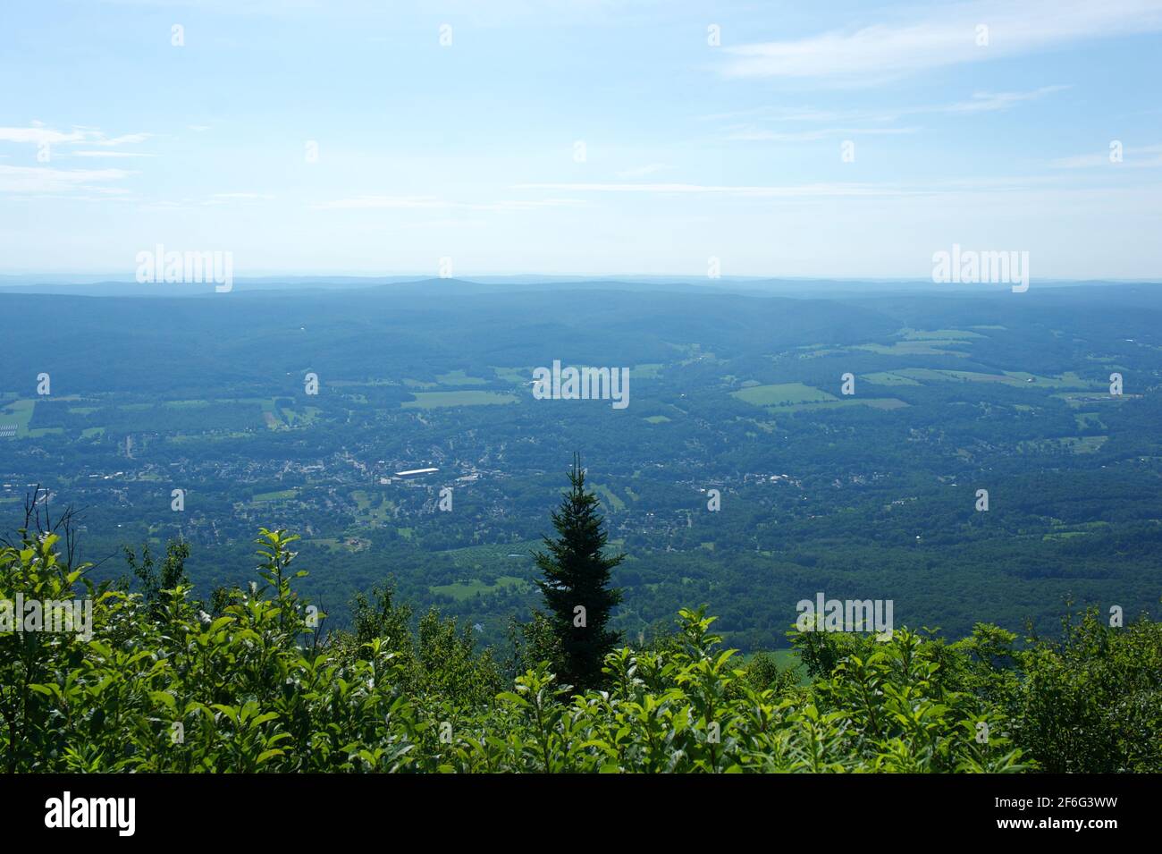 La vue de Adams Notch sur Mount Graylock, N. Adams, ma. Mt. Graylock fait partie du sentier des Appalaches. Banque D'Images