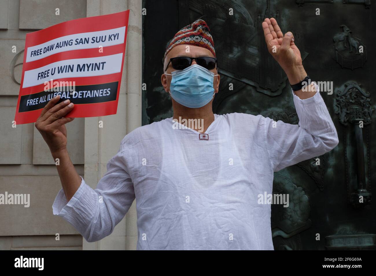 Londres, Royaume-Uni. 31 mars 2021. Les manifestants se sont rassemblés avec des panneaux sur la place du Parlement avant de se rendre à l'ambassade chinoise pour protester contre le coup d'Etat militaire et les meurtres de civils au Myanmar. Credit: João Daniel Pereira/Alay Live News Banque D'Images