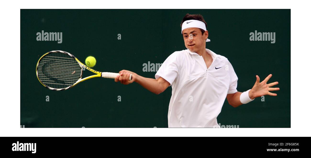 Wimbledon 2008....B Tomic (aus) joue M Willis (GBR) dans le Photographie de garçons par David Sandison The Independent Banque D'Images