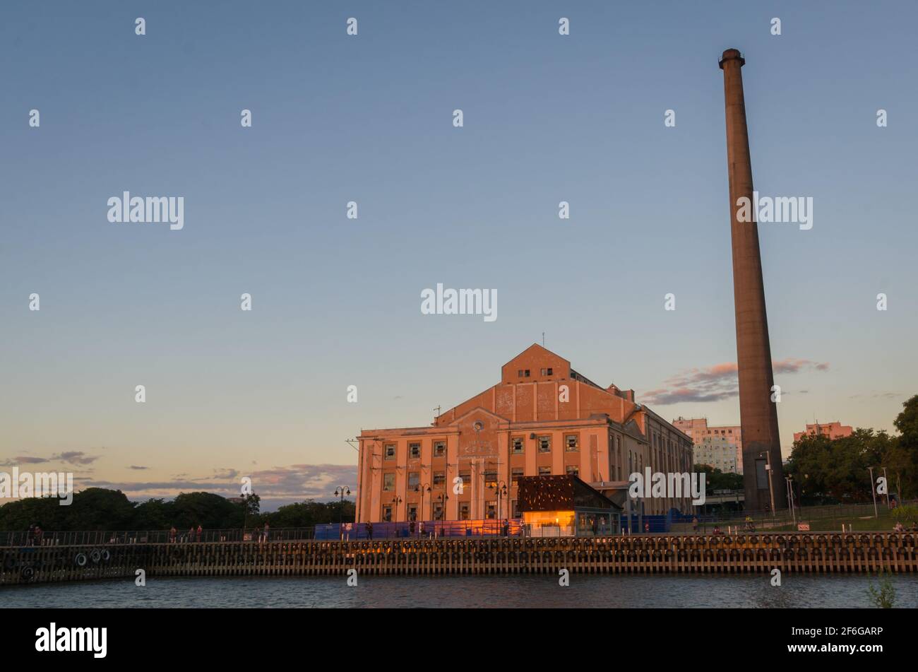 Porto Alegre Rio Grande Do Sul Bresil Du 29 Au 21 Mars Magnifique Coucher De Soleil Au Bord De Guaiba Gasometro A L Heure D Or Photo Stock Alamy Porto Alegre Rio Grande Do Sul Bresil Du 29 Au 21 Mars Magnifique Coucher De Soleil Au Bord De Guaiba Gasometro A L Heure D Or Photo Stock Alamy