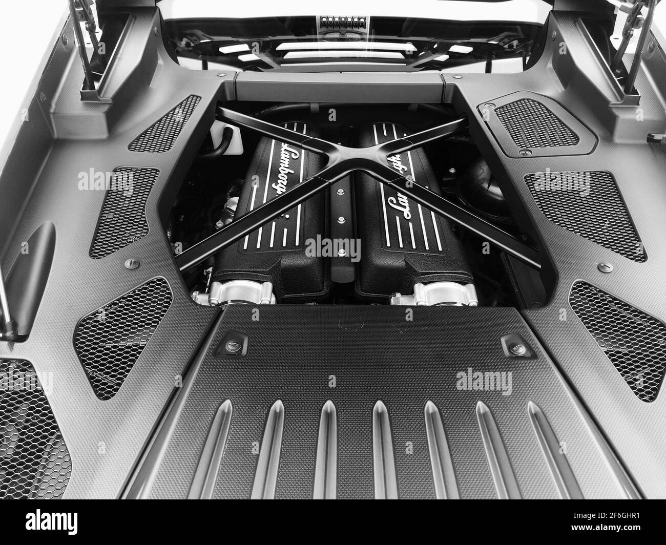 Lamborghini Aventador Engine Bay Photo Stock - Alamy