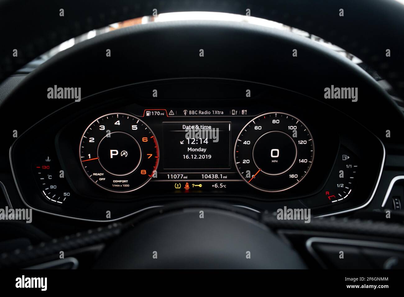 Le tableau de bord numérique d'UNE Audi A5 coupé S 2018 Ligne Banque D'Images