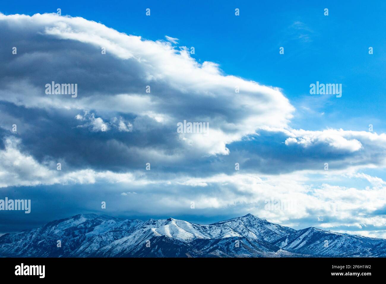 États-Unis, Utah, Springdale, nuages au-dessus du paysage de montagne Banque D'Images
