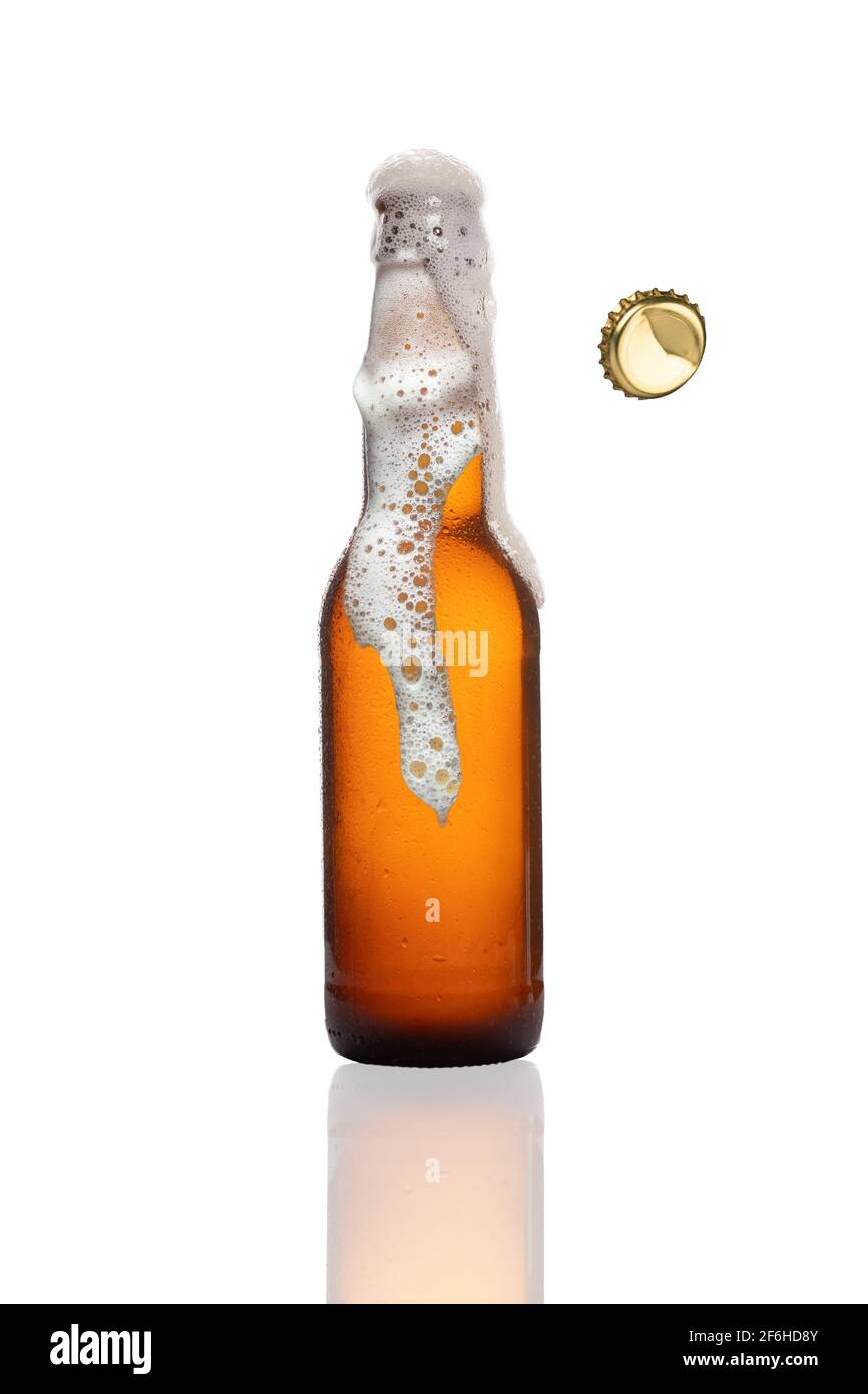 Bouteille de bière avec mousse Photo Stock - Alamy