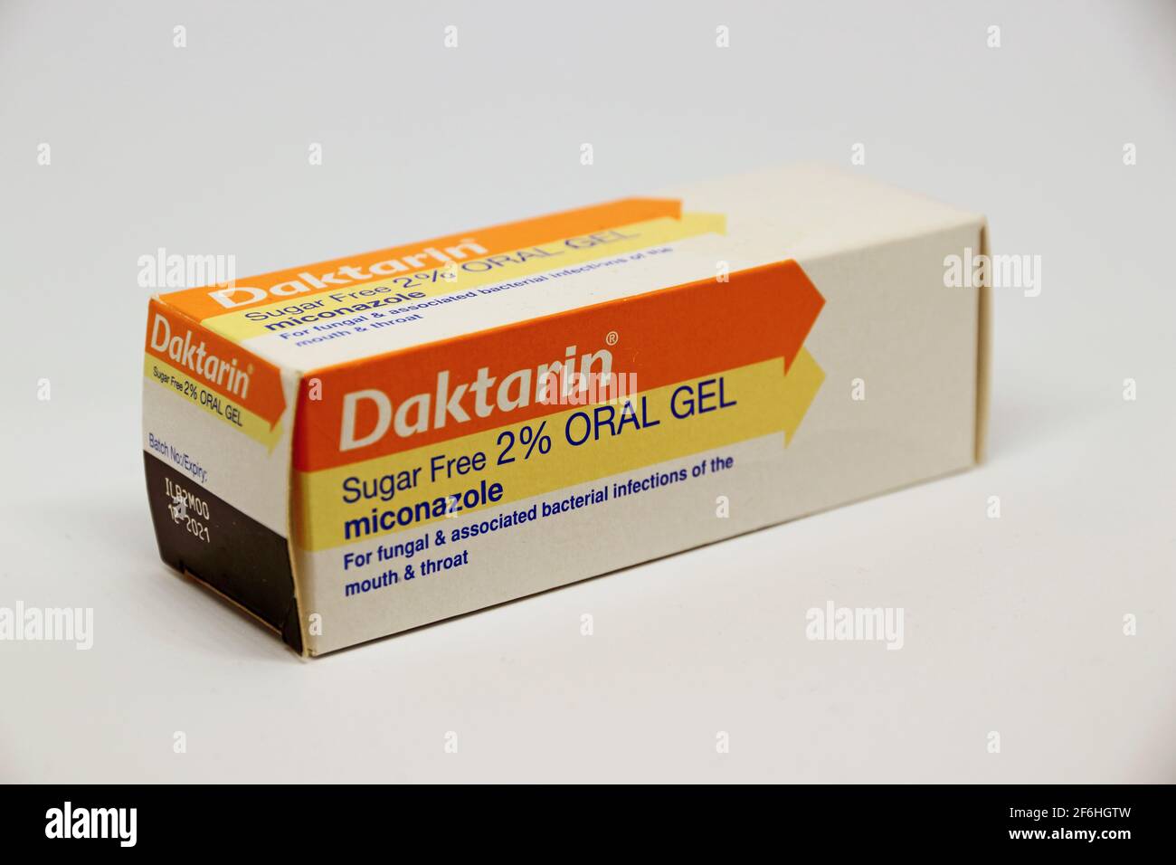 Photo de la boîte contenant Daktarin (Miconazole) gel antifongique oral Banque D'Images