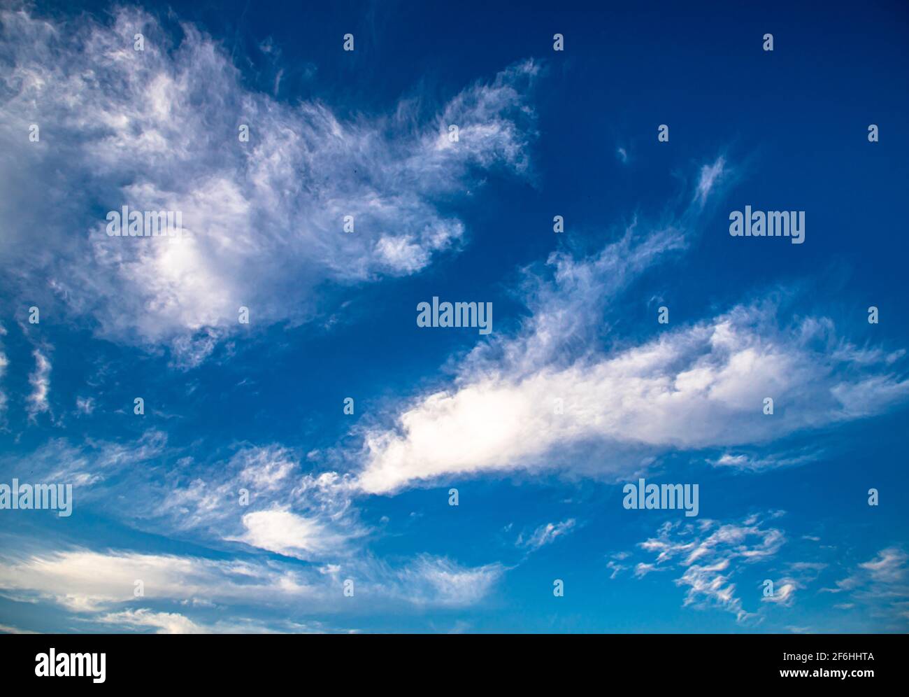magnifique arrière-plan avec ciel bleu et nuages.style abstrait de la conception de texte. Banque D'Images