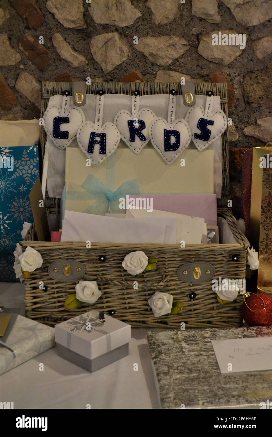 Panier en osier pour cartes - Celebration Card Collection point - décorations de mariage - Royaume-Uni Banque D'Images
