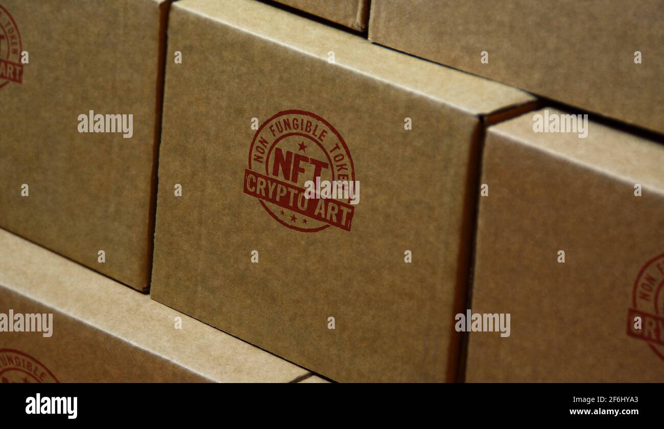 Tampon NFT crypto-art imprimé sur une boîte en carton. Jeton non fongible de concept unique de technologie de vente d'objets de collection, de blockchain et d'œuvres d'art. Banque D'Images
