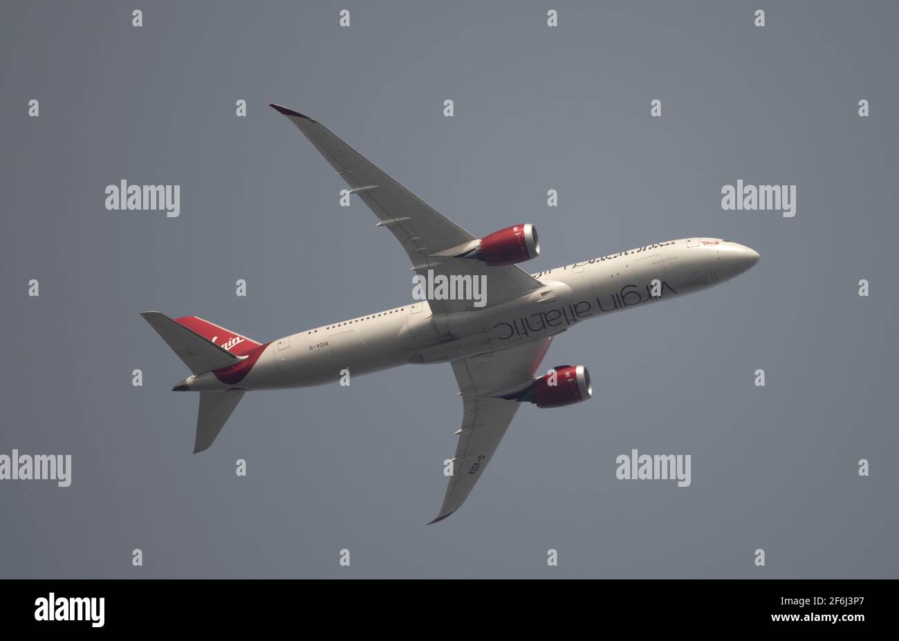 Virgin Atlantic Boeing 787 Dreamliner G-VDIA quitte Londres Heathrow en Route vers Lahore le 1er avril 2021 Banque D'Images