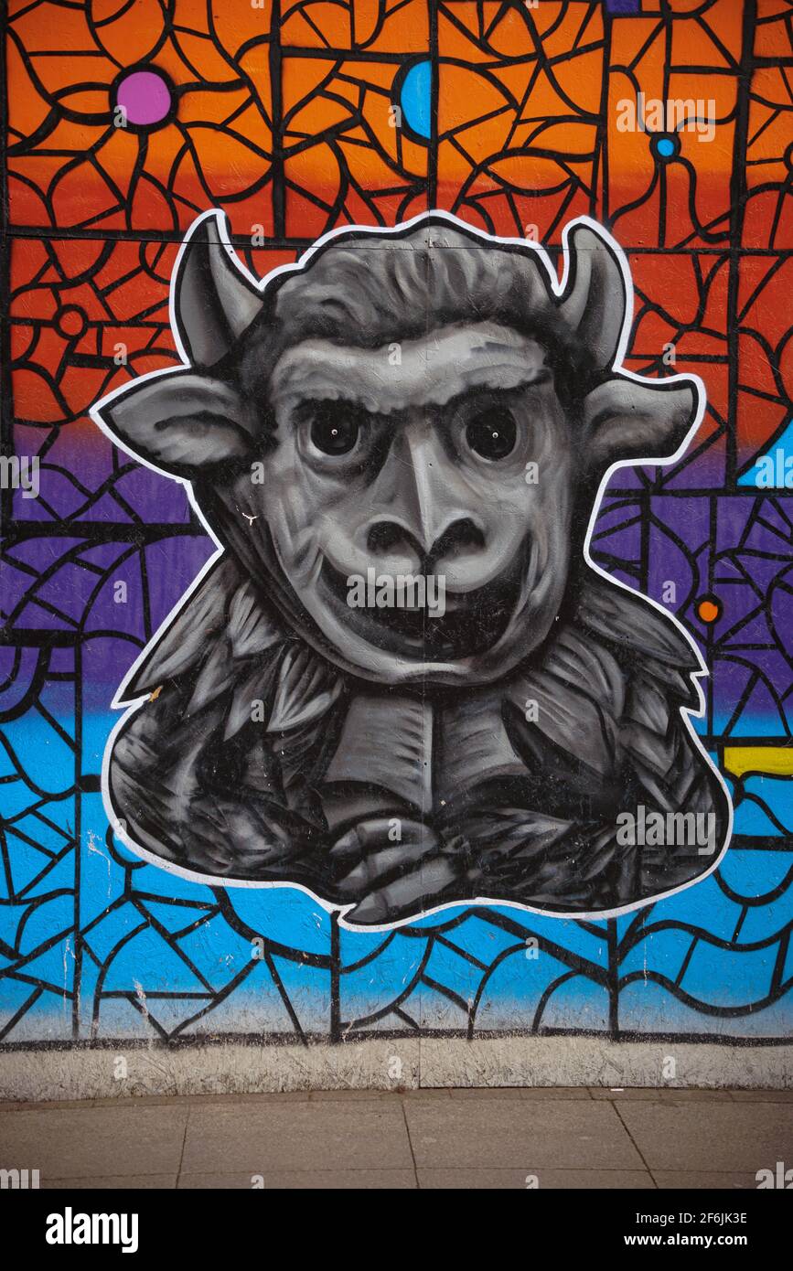 Légende de l'Imp Lincoln, cathédrale de Lincoln, emplacements dans le Lincolnshire, ancienne légende, diable a envoyé ses imp, vieux magasin, graffiti colorés. Banque D'Images