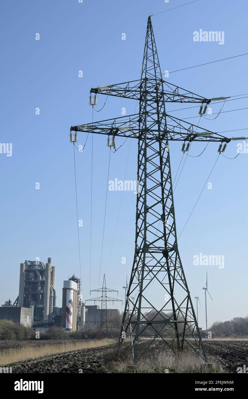 Allemagne, Green Hydrogen Project Westküste100, cimenterie Holcim, il est prévu que Holzig va produire de l'hydrogène vert avec l'énergie éolienne de la raffinerie Heide hydrogène usine / DEUTSCHLAND, Wasserstoff-Projekt Westküste 100, Konsortium partenaire Holcim Zementwerk à Lägerdorf Banque D'Images