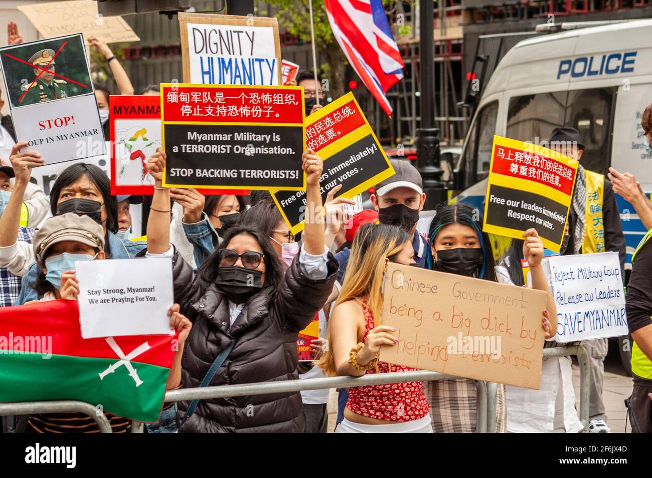PORTLAND PLACE, LONDRES, ANGLETERRE- 31 mars 2021 : photos de manifestants lors d'une manifestation contre le coup d'État militaire du Myanmar, en face de l'ambassade chinoise Banque D'Images