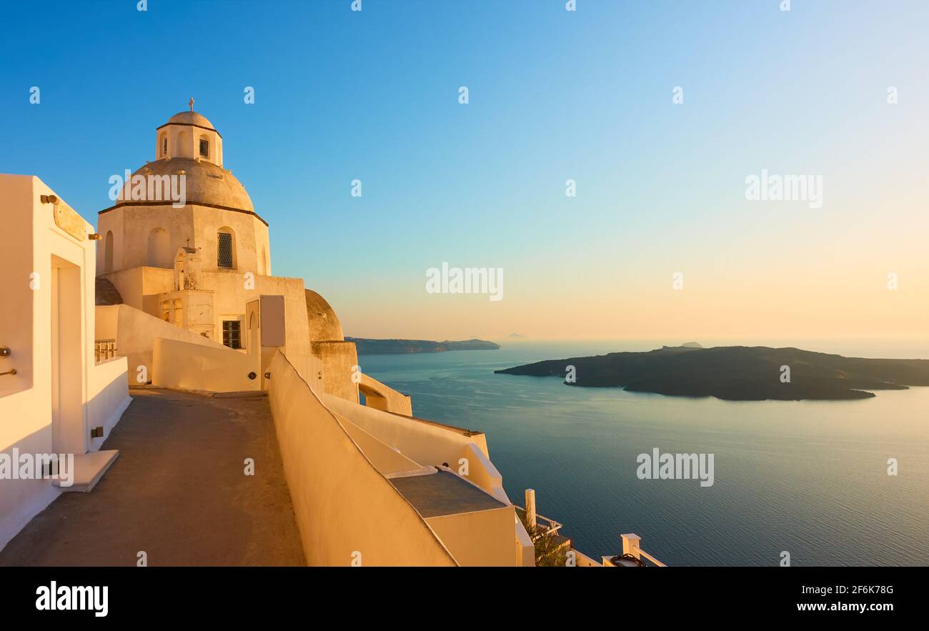 Île de Santorin en Grèce au coucher du soleil Banque D'Images