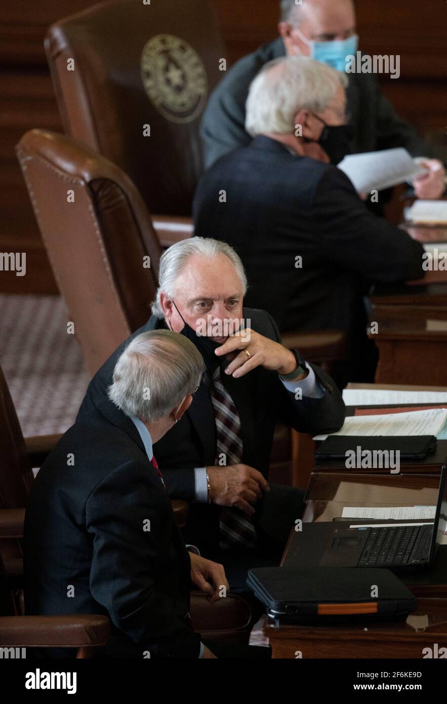 Austin, TX États-Unis 31 mars 2021: Le représentant de l'État Drew Darby, R-San Angelo, (c) sur le plancher de la Chambre des représentants du Texas lors de la lecture courante du projet de loi à la 87e session législative du Texas. ©Bob Daemmrich Banque D'Images