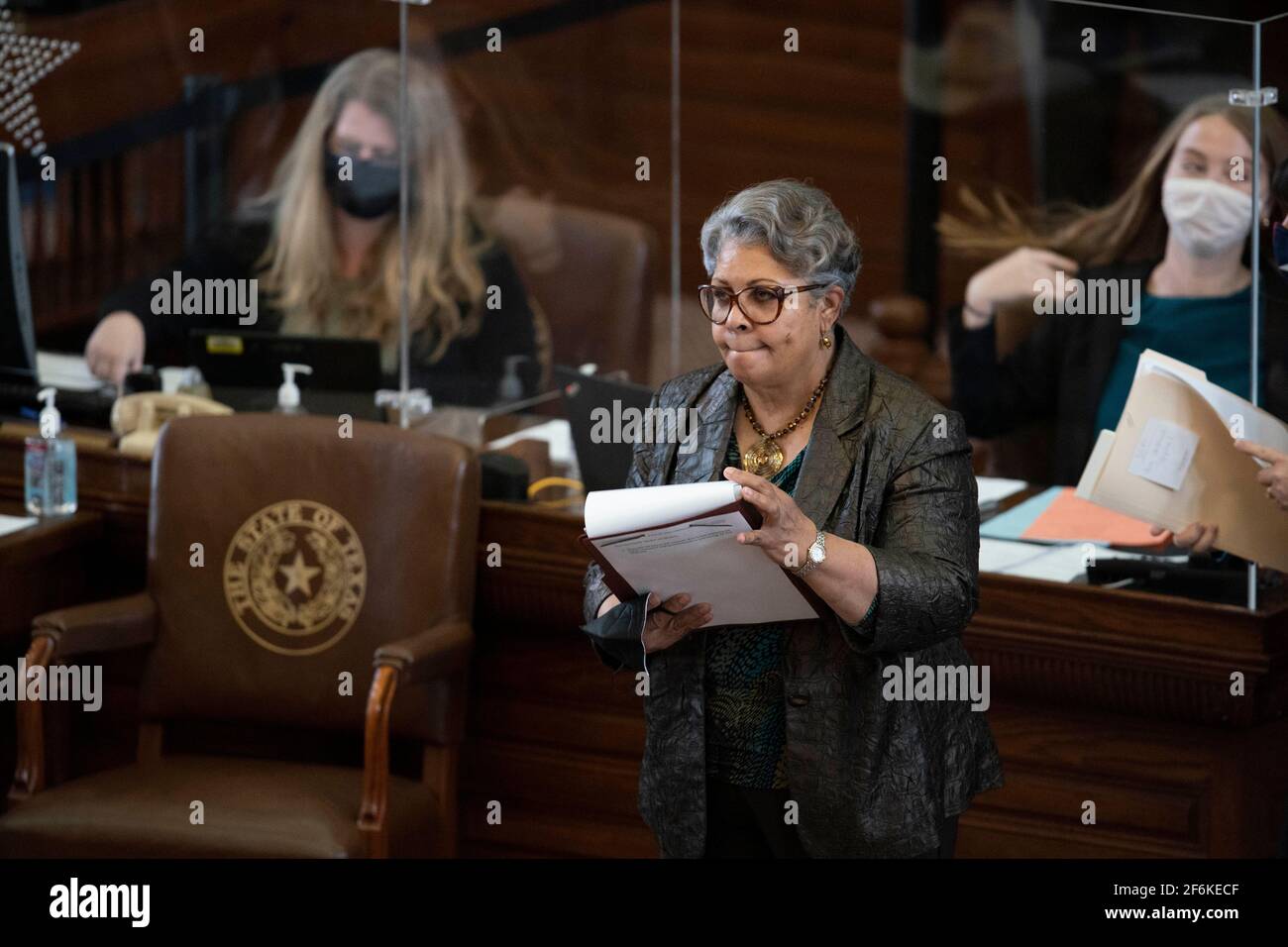 Austin, TX États-Unis 31 mars 2021: La Représentante d'État Senfronia Thompson, D-Houston, sur le plancher de la Chambre des représentants du Texas, lors de la lecture courante du projet de loi à la 87e session législative du Texas. ©Bob Daemmrich Banque D'Images