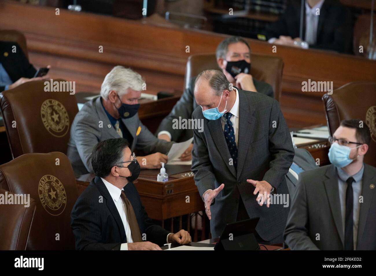 Austin, TX États-Unis 31 mars 2021: Tracy King, Représentante d'État, D-Uvalde, sur le plancher de la Chambre des représentants du Texas, lors de la lecture courante du projet de loi à la 87e session législative du Texas. ©Bob Daemmrich Banque D'Images