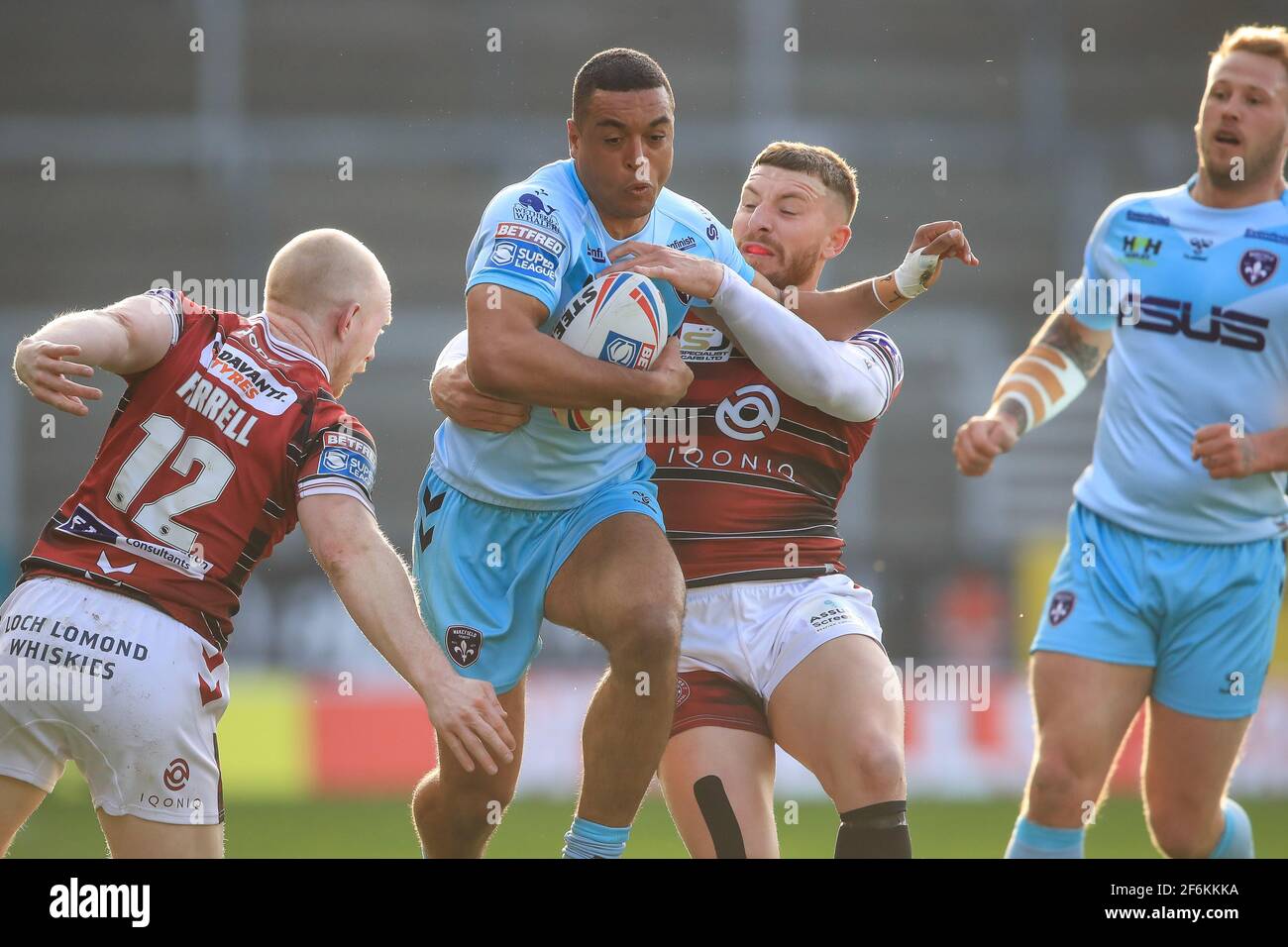 Reece Lyne (4) de Wakefield Trinity est attaqué par Jackson Hastings (31) de Wigan Warriors in, le 4/1/2021. (Photo de Mark Cosgrove/News Images/Sipa USA) crédit: SIPA USA/Alay Live News Banque D'Images