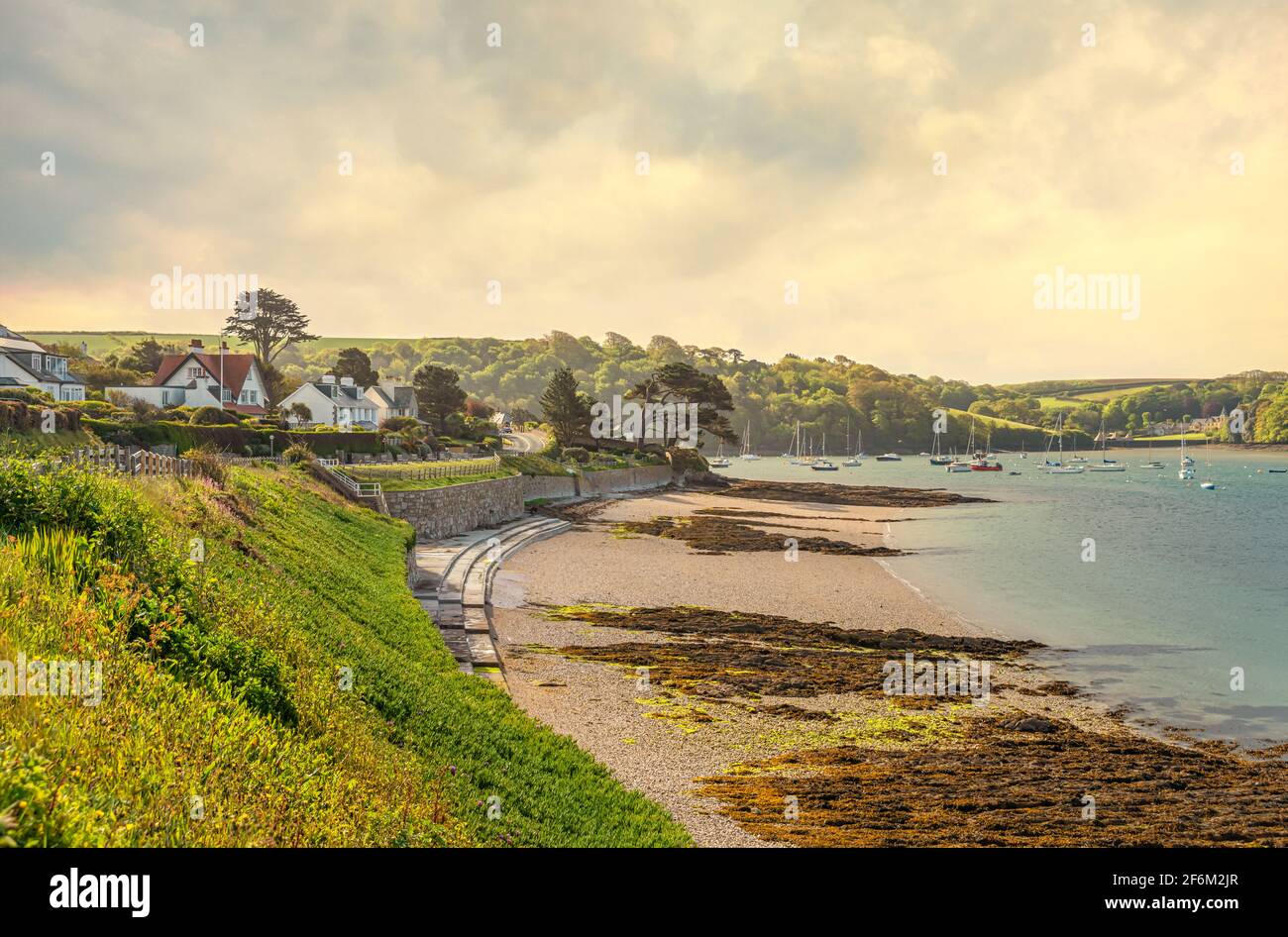 Côte pittoresque du village St.Mawes à la péninsule de Roseland, Cornouailles, Angleterre, Royaume-Uni Banque D'Images