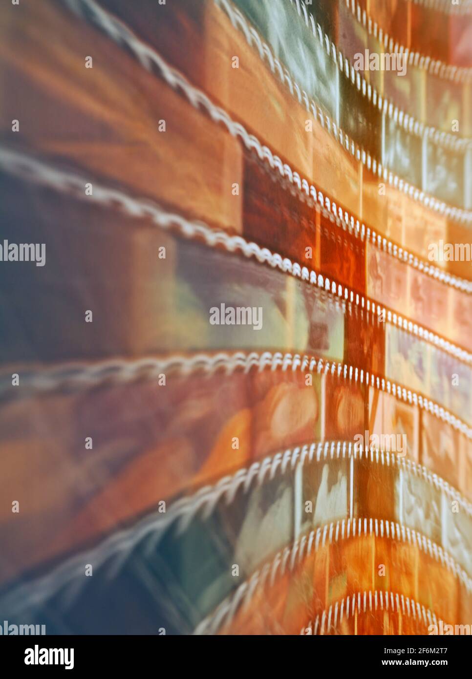 bandes de film projetées sur un mur Banque D'Images