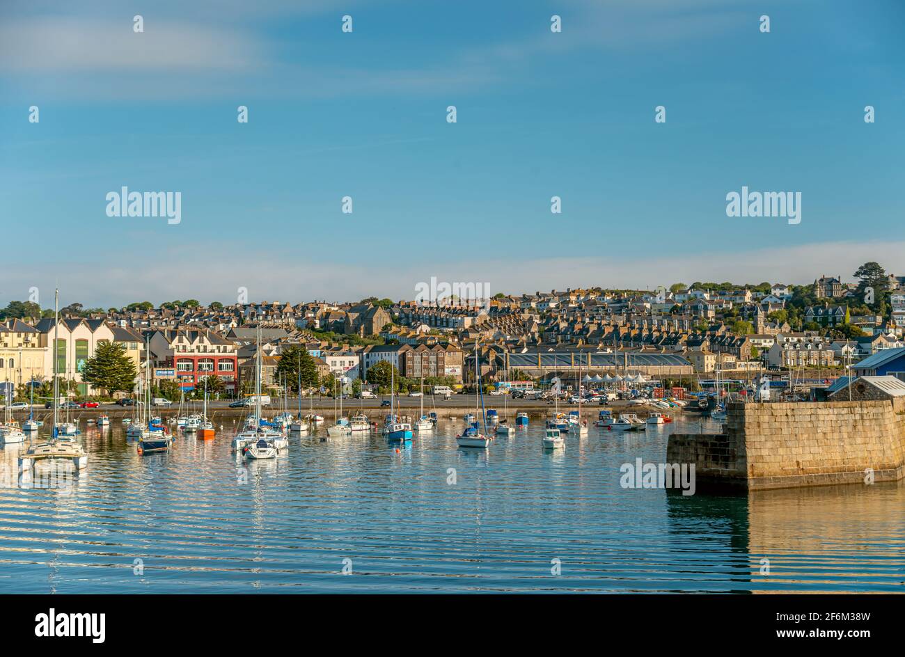 Vue sur le port de Penzance à Cornwall, Angleterre, Royaume-Uni Banque D'Images
