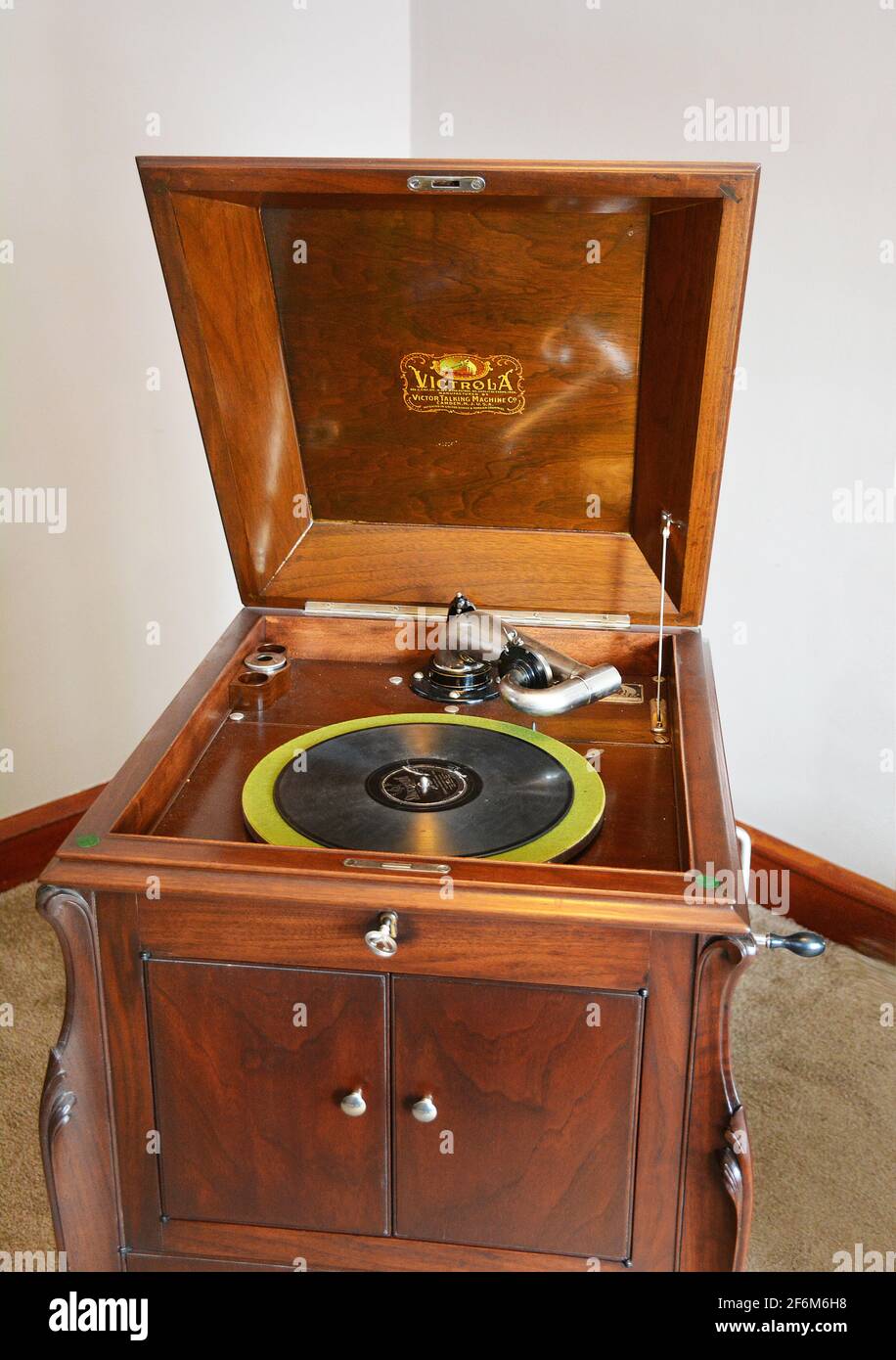 Antique phonograph victrola vintage Banque de photographies et d'images à  haute résolution - Alamy