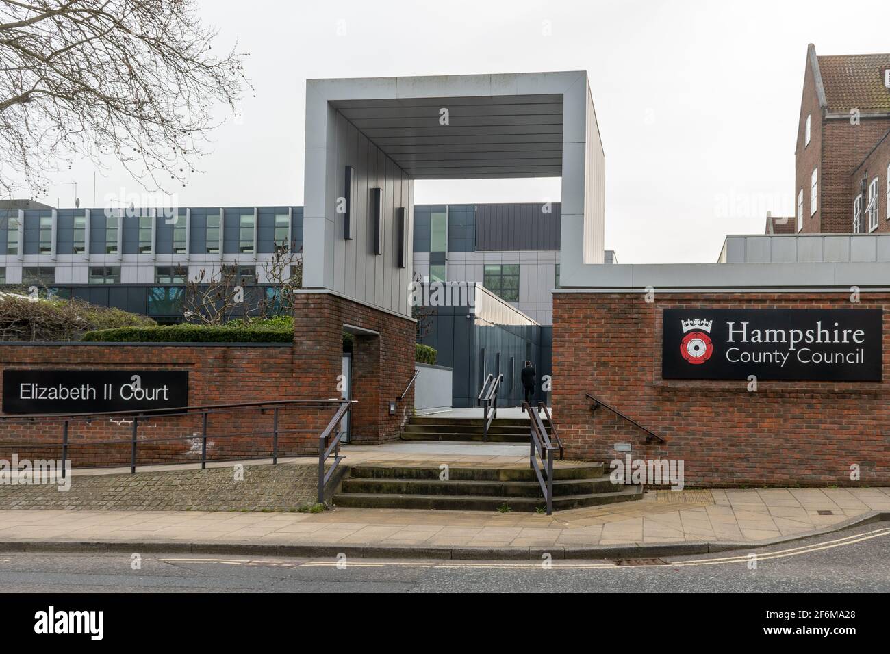 Hampshire County Council bureaux à Elizabeth II court à Winchester, Angleterre, Royaume-Uni Banque D'Images