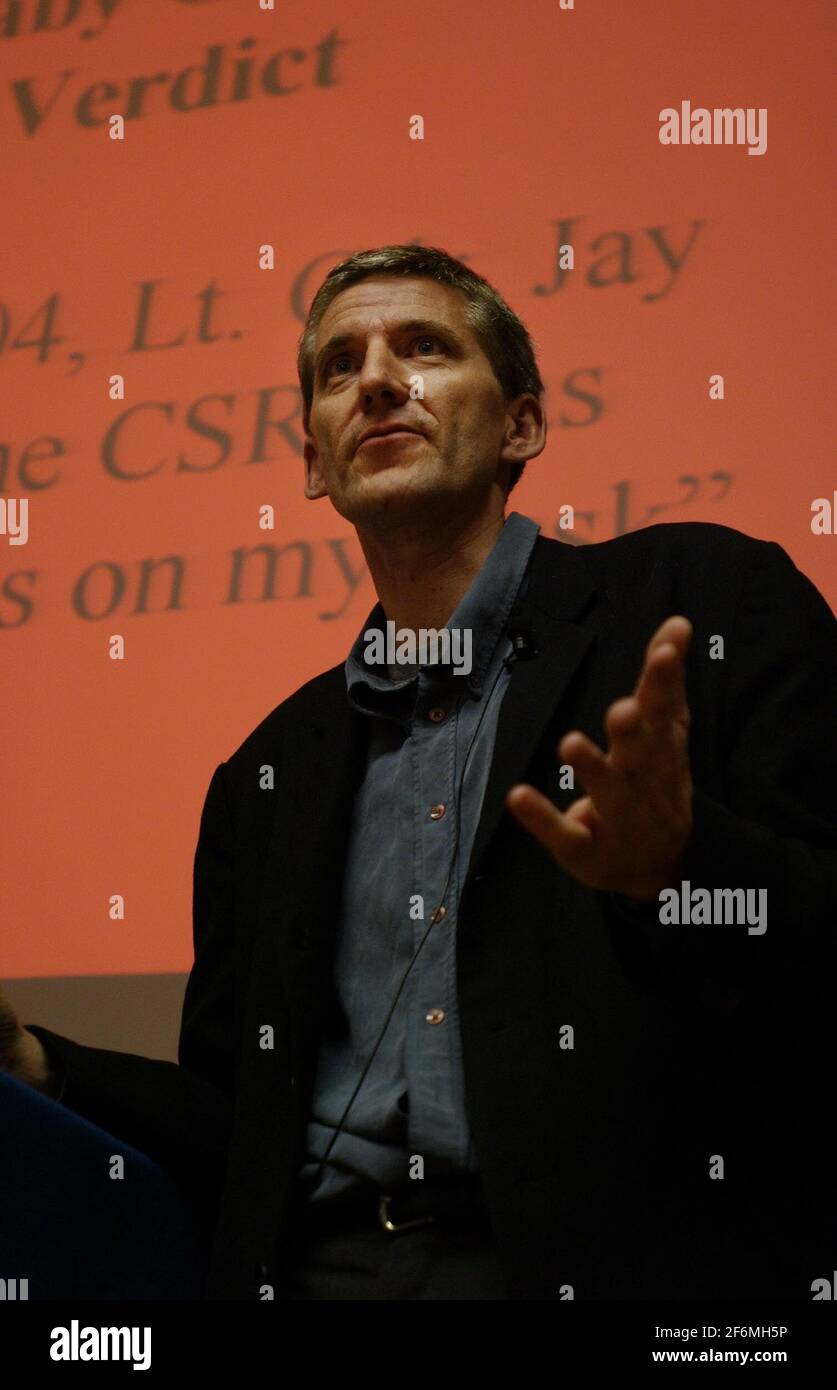 CLIVE STAFFORD SMITH PARLE AU KINGS COLLEGE LONDON.7/12/04 PILSTON Banque D'Images CLIVE STAFFORD SMITH PARLE AU KINGS COLLEGE LONDON.7/12/04 PILSTON Banque D'Images